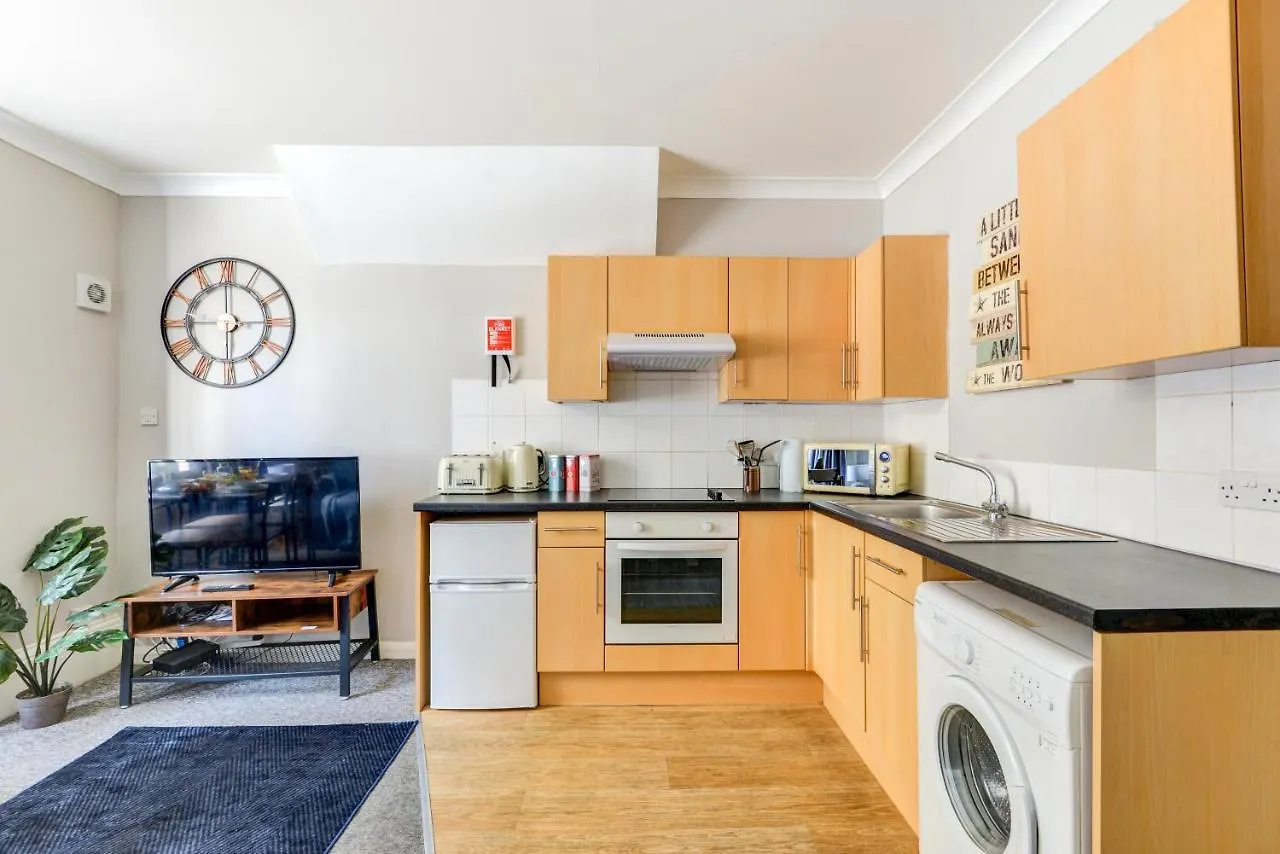 2 Bedroom Apartment - Queens Square Flat 1 Hove 0*,