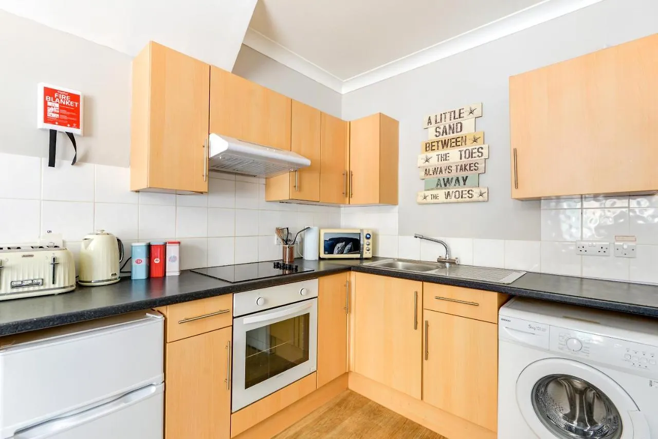 2 Bedroom Apartment - Queens Square Flat 1 Hove