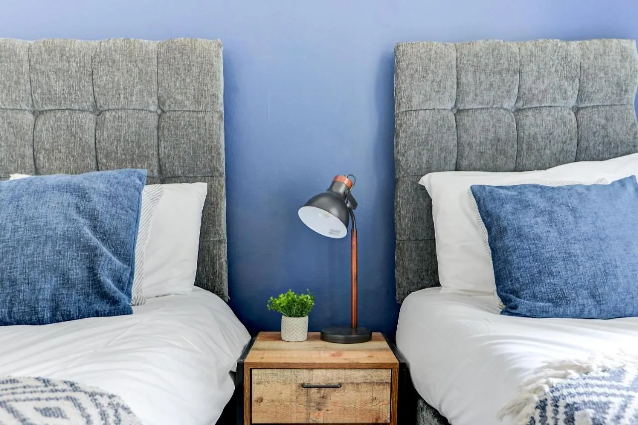 2 Bedroom Apartment - Queens Square Flat 1 Hove
